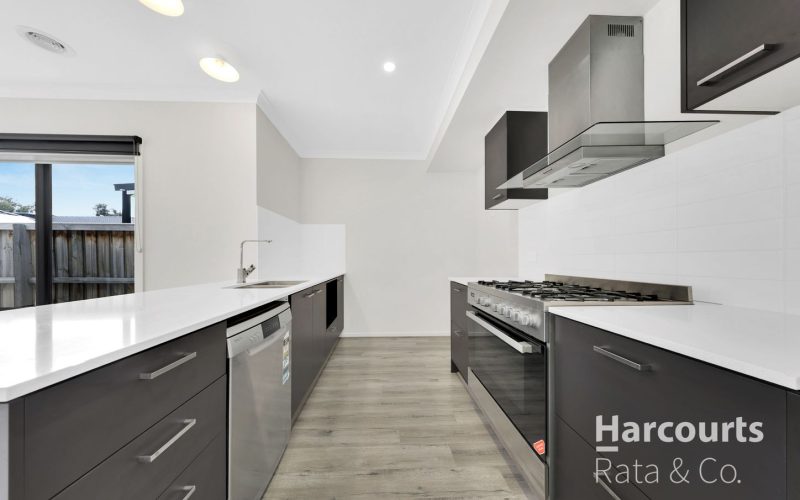 Spacious Family Living in a Convenient Court Location!