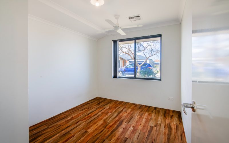 Space, Comfort & Potential on a Generous 800sqm Block!