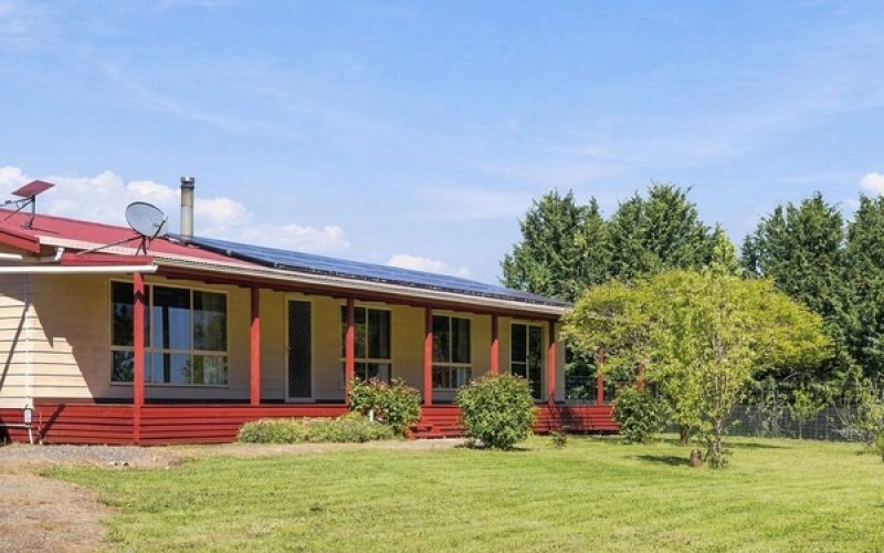 Country Lifestyle, Equestrian Facilities and Space to Enjoy