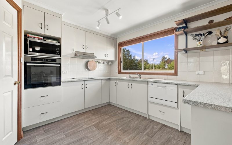 Country Lifestyle, Equestrian Facilities and Space to Enjoy