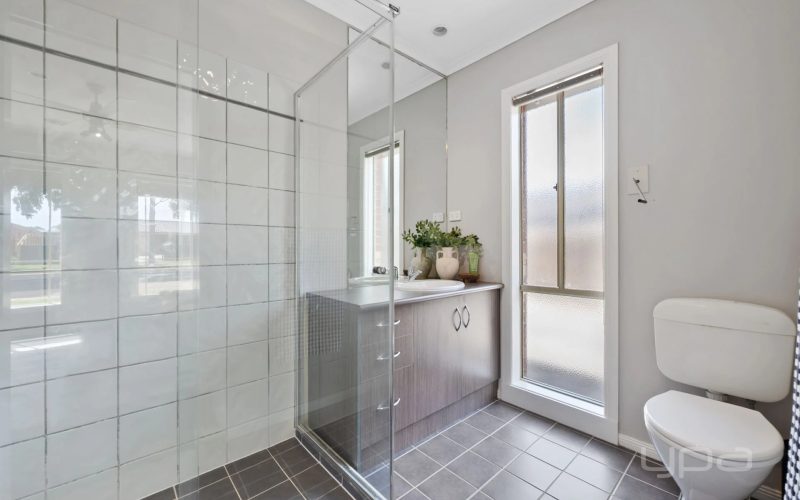 THE ULTIMATE FAMILY ENTERTAINER ON 1,015m²(approx.)