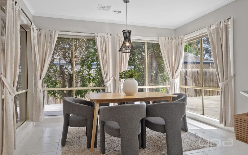 THE ULTIMATE FAMILY ENTERTAINER ON 1,015m²(approx.)