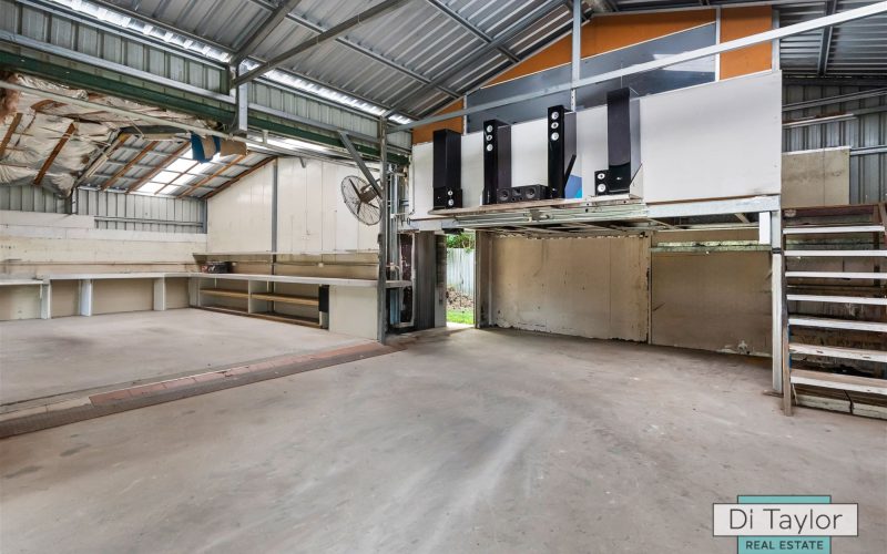 FOUR SHEDS, A GRANNY FLAT & ROOM TO LOSE THE IN-LAWS!