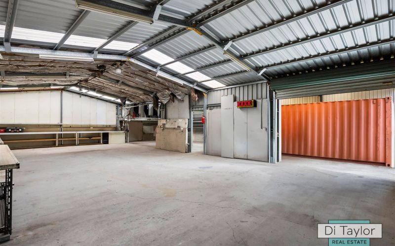FOUR SHEDS, A GRANNY FLAT & ROOM TO LOSE THE IN-LAWS!