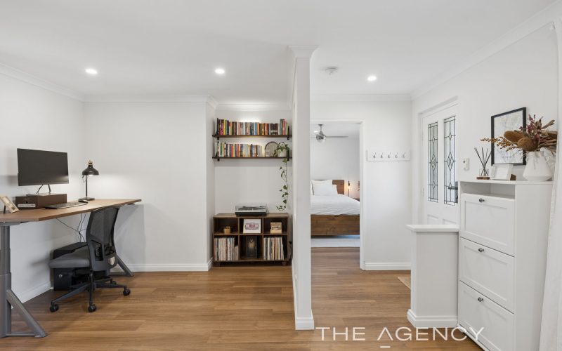 14 Whitepeak Place, Padbury