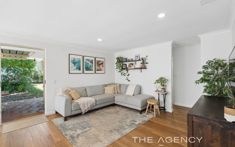 14 Whitepeak Place, Padbury