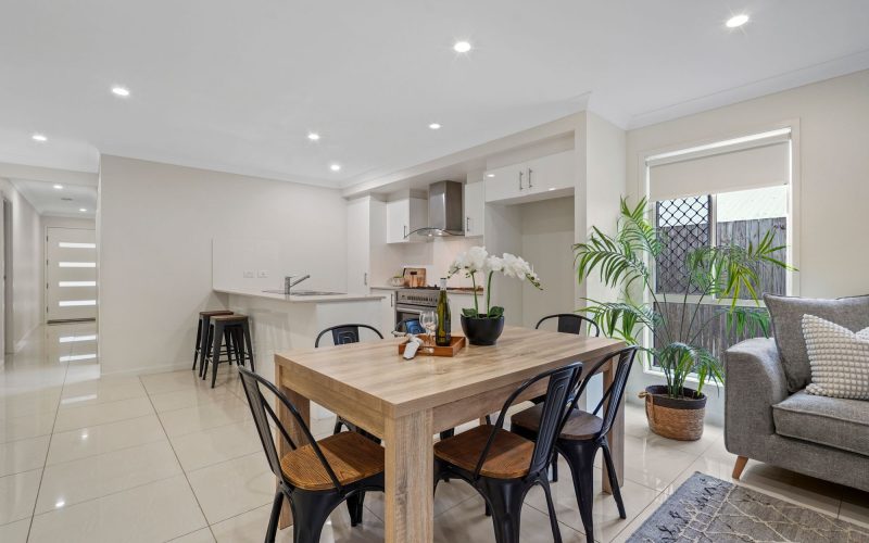 Modern, Low-Maintenance Living in a Convenient Holmview Location