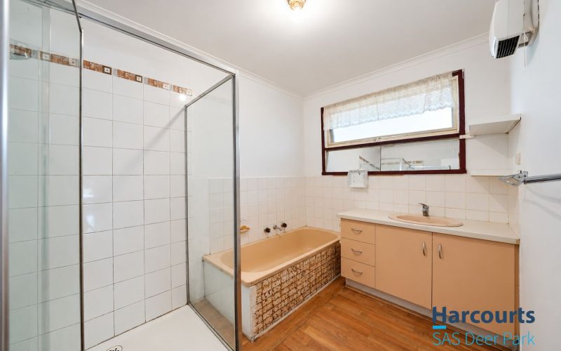 Fantastic First Home or Investment Opportunity on 585m² in Melton South!