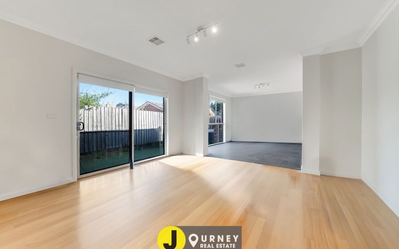 High-Yield Coastal Investment or Lifestyle Winner – Walk to the Beach