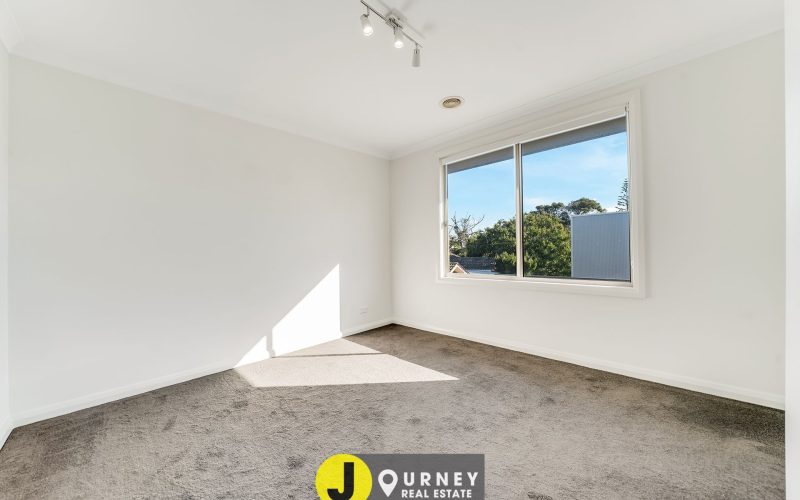 High-Yield Coastal Investment or Lifestyle Winner – Walk to the Beach