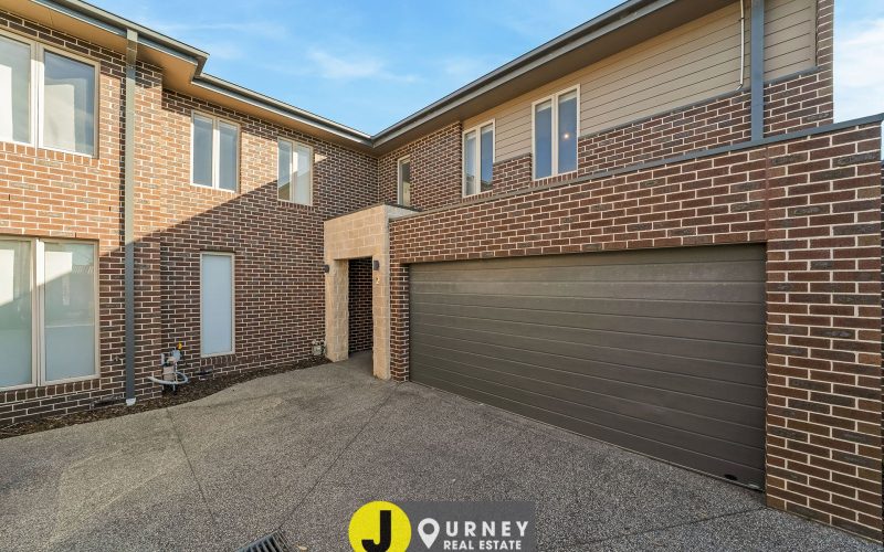 High-Yield Coastal Investment or Lifestyle Winner – Walk to the Beach
