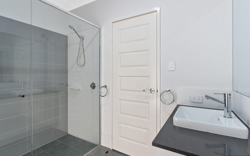 Modern 3-Bedroom Home Built in 2020 with Open Plan Living in Prime Location!!