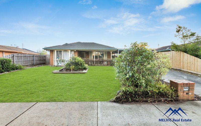 Prime Cranbourne West Opportunity on 698sqm – Perfect for Families or Investors!!