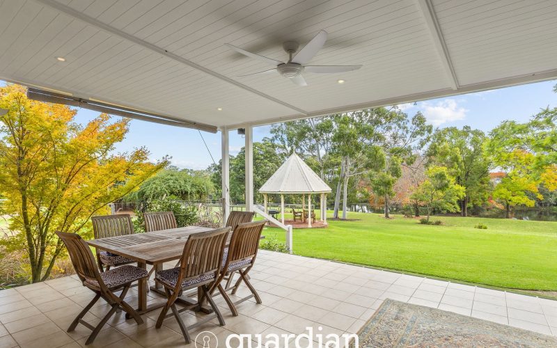 Peaceful, park-like acreage retreat