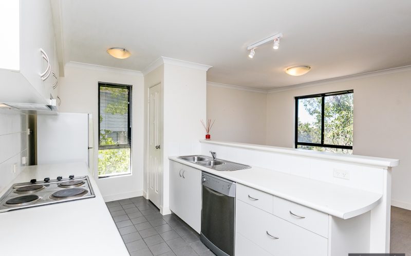 2 x 2 STUNNING APARTMENT WITH BUSH VIEWS
