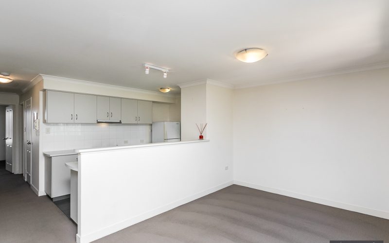 2 x 2 STUNNING APARTMENT WITH BUSH VIEWS