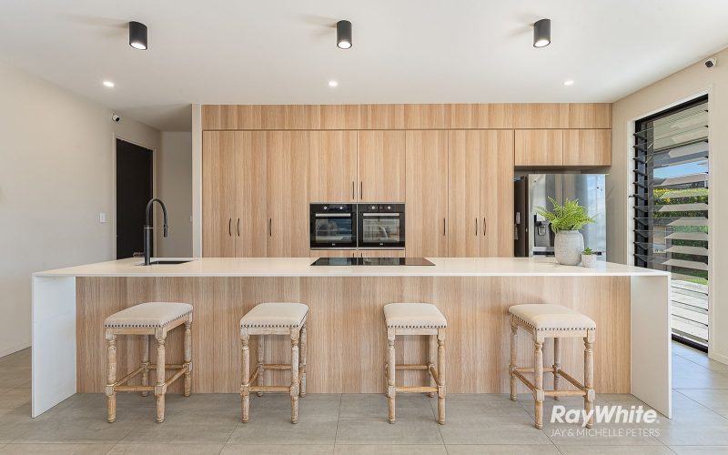 A Luxurious & Grand Architectural Family Home Without Compromise