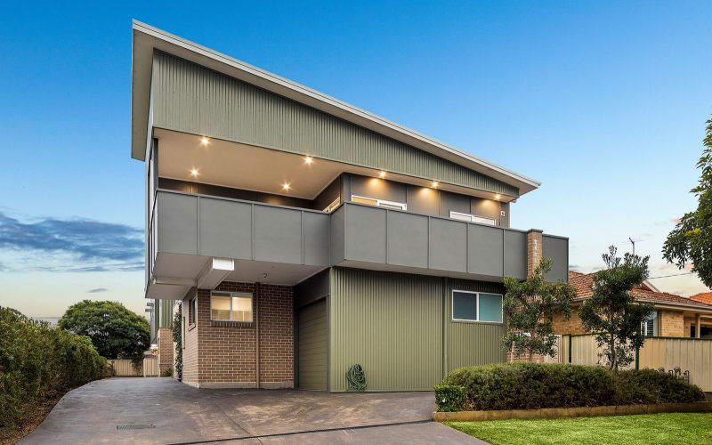 Contemporary Living in a Prime Oak Flats Location
