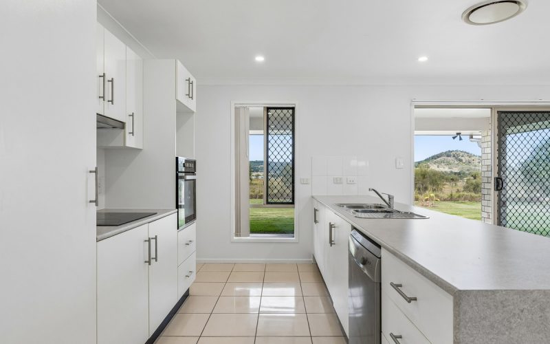 25 Hein Court, Regency Downs QLD 4341