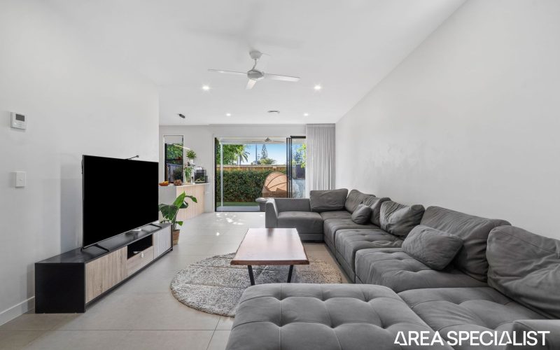 37/1 Lake Serenity Boulevard, Helensvale QLD 4212