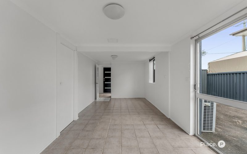 Wide Frontage, Side Access & Endless Potential on 693m²