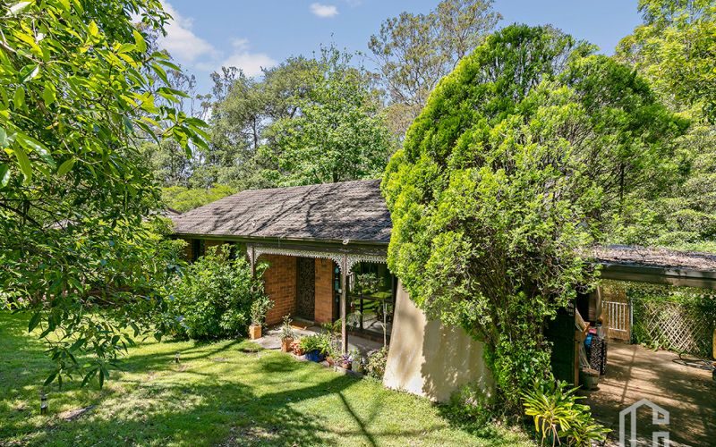 Renovation opportunity in a nice street