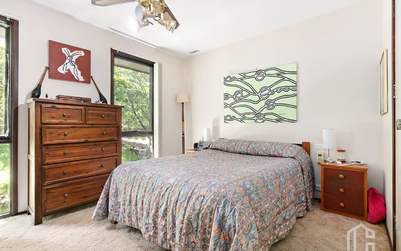 Renovation opportunity in a nice street
