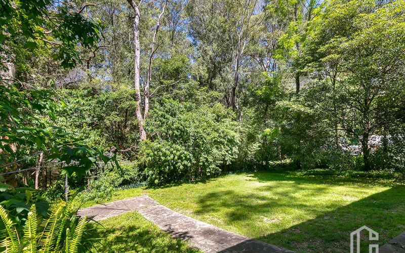 Renovation opportunity in a nice street