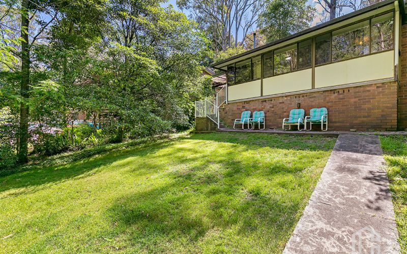 Renovation opportunity in a nice street