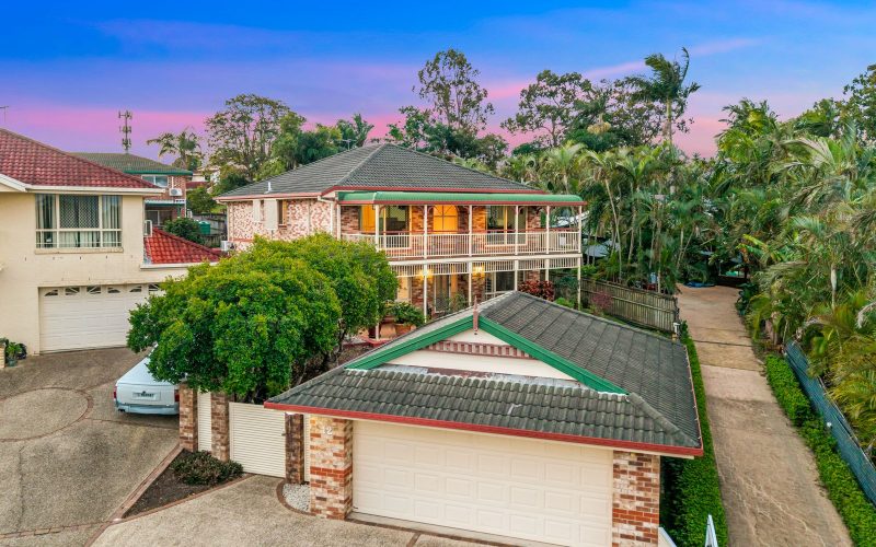 Spacious 6-Bedroom Family Home with Multiple Living Areas in a Prime Eight Mile Plains Location