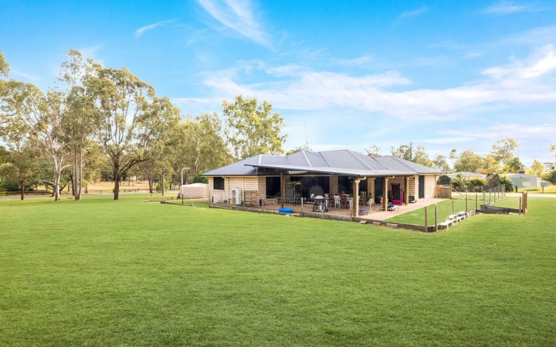 Peaceful Rural Living with Space for the Whole Family
