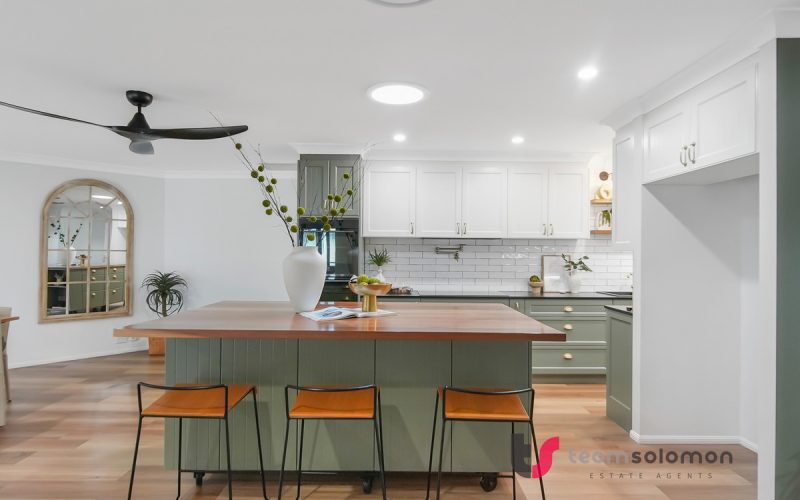Spacious Family Living in the Prestigious Ormiston College Precinct
