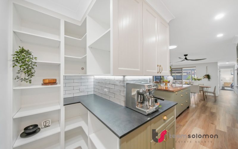 Spacious Family Living in the Prestigious Ormiston College Precinct