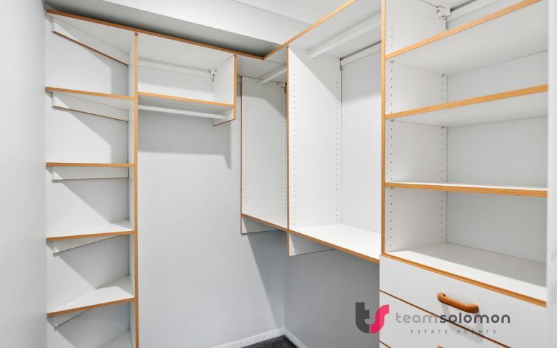 Spacious Family Living in the Prestigious Ormiston College Precinct