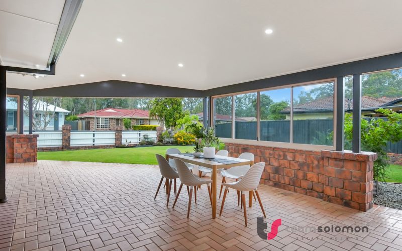 Spacious Family Living in the Prestigious Ormiston College Precinct