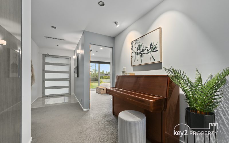 5 Denway Grove,