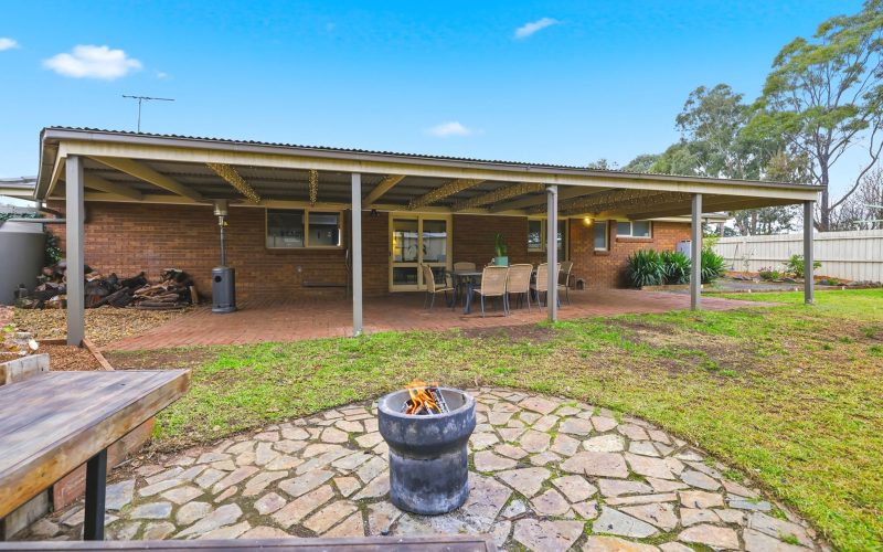 6 Glenelg Court, Brookfield VIC 3338