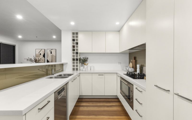 PREMIUM GROUND FLOOR APARTMENT WITH GENEROUS PROPORTIONS