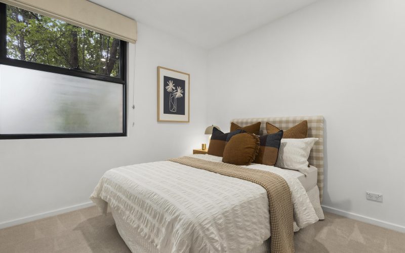 PREMIUM GROUND FLOOR APARTMENT WITH GENEROUS PROPORTIONS