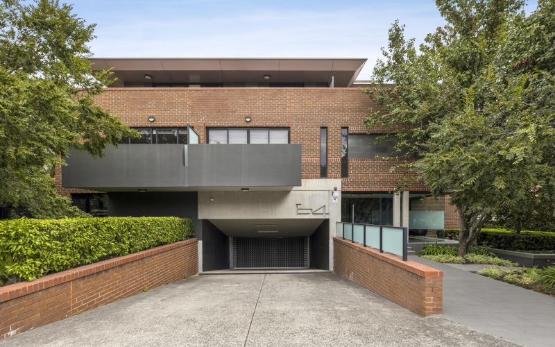 PREMIUM GROUND FLOOR APARTMENT WITH GENEROUS PROPORTIONS