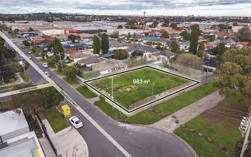 PRIME RESIDENTIAL LANDHOLDING WITH PLANNING APPROVAL FOR 5 TOWNHOUSES