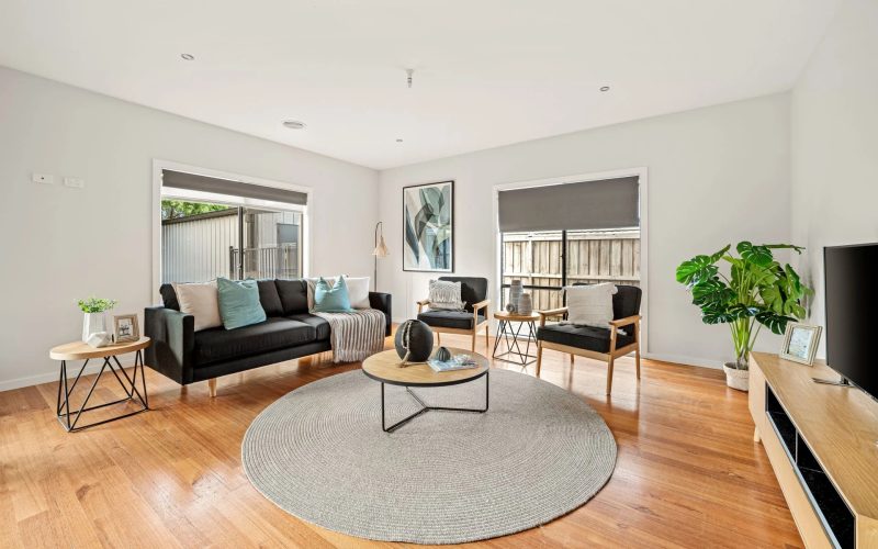 17 Royaloak Crescent, Cranbourne East