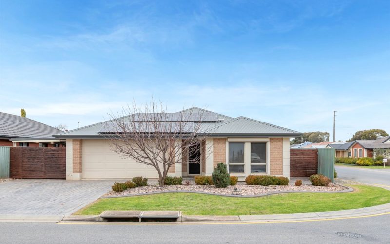SPACIOUS STYLISH 3 BEDROOM FAMILY HOME!!
