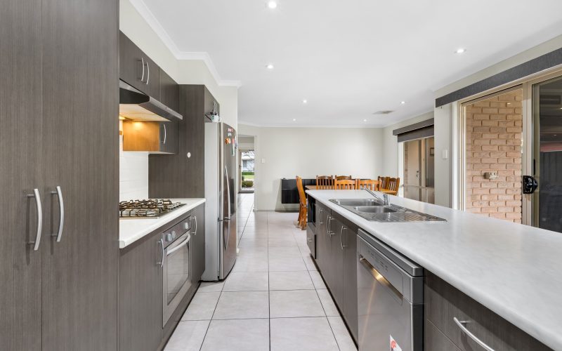 SPACIOUS STYLISH 3 BEDROOM FAMILY HOME!!