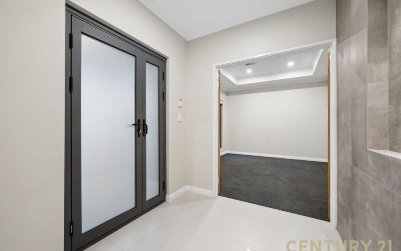 The Full Package!! - Custom Designed 3 Bedroom, 3 Bathroom Home!!