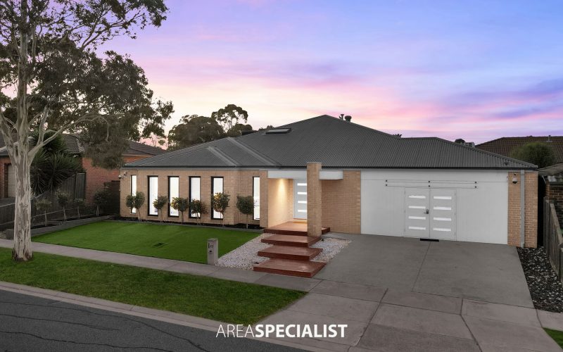 22 Yammerbook Way, Cranbourne East VIC 3977