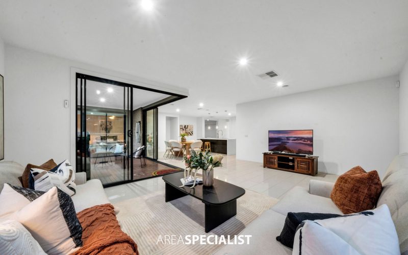 22 Yammerbook Way, Cranbourne East VIC 3977