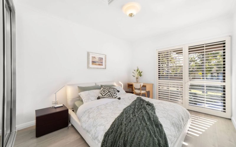 Walk to the river and ferry - a Torrens title terrace with an internal lift