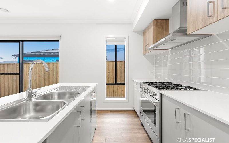59 Winfred Drive, Mambourin VIC 3024