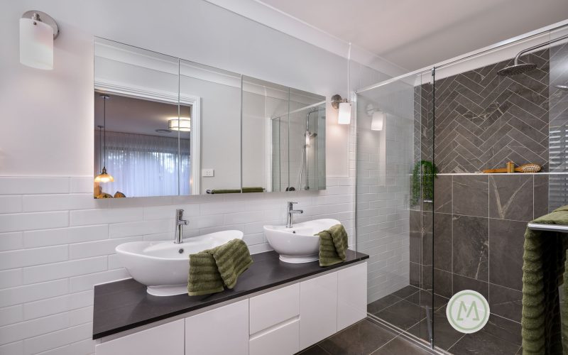 HAMPTONS-INSPIRED FAMILY LIVING WITH SPACE, STYLE & STUNNING GARDEN SURROUNDS!